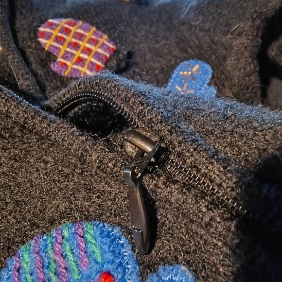 REDUCED Child's Girl Sweater "skyr girl" Size S/4 Black with Mittens pattern - Picture 3 of 4